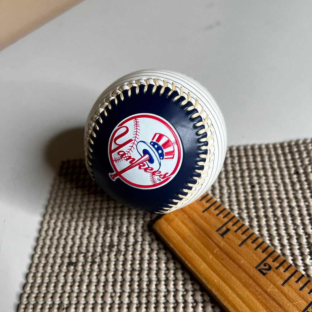 Rawlings New York Yankees MLB Pinstripe Souvenir Baseball Navy Blue White 2008